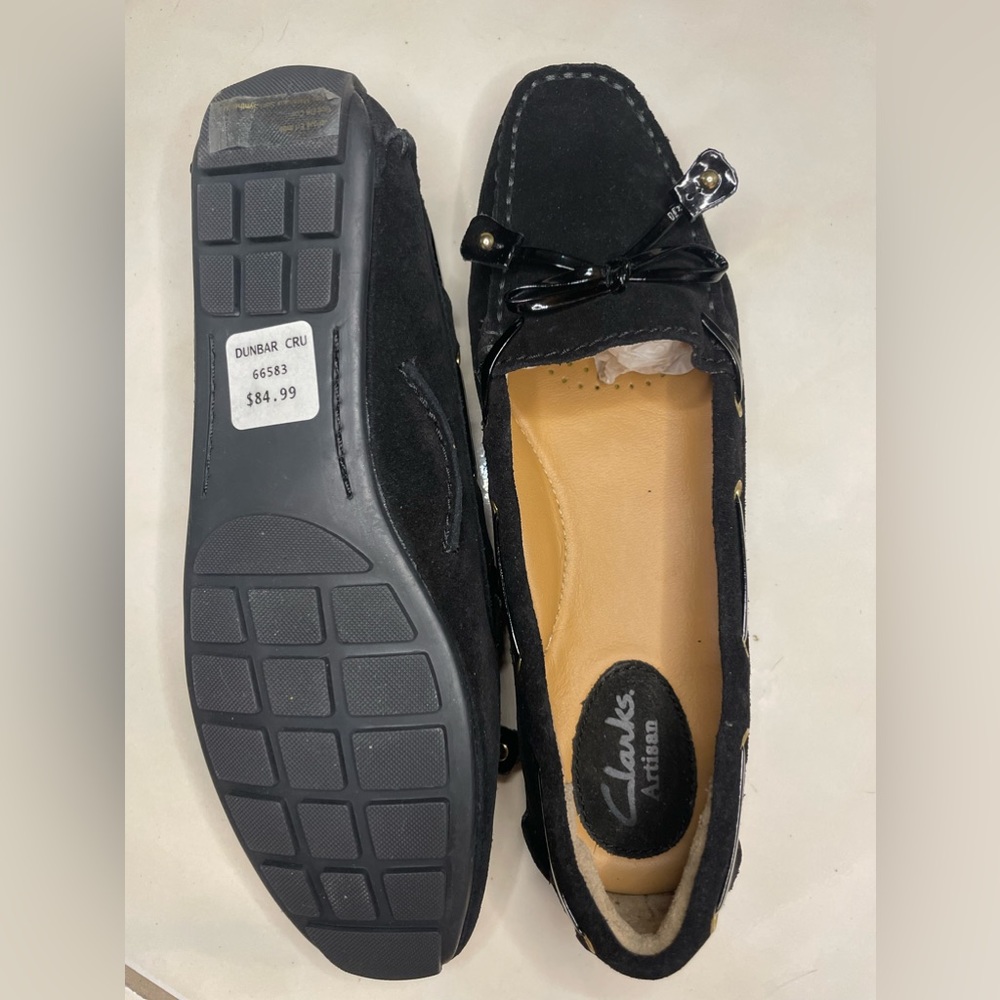 Clarks artisan women’s Black suede loafers slip on shoes size 6